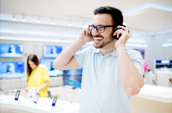 Entwicklung einer Digital-Signage-Lösung zum Testhören von Kopfhörern in einem Geschäft